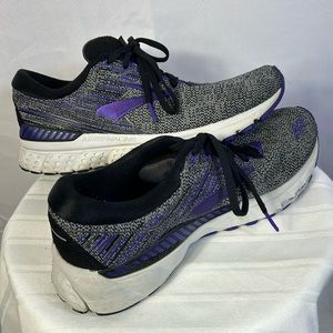 Brooks Adrenaline Shoes Size 10. Excellent Condition Purple and Gray